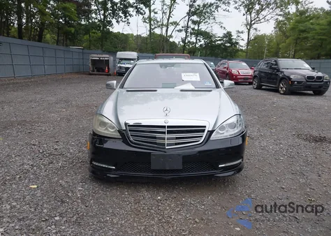 2009 Mercedes-Benz S 550 z USA, uszkodzony, nr VIN WDDNG71X49A242731